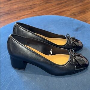 Selling JCREW Teagan Ballet Pumps in patent leather! Never been worn before!